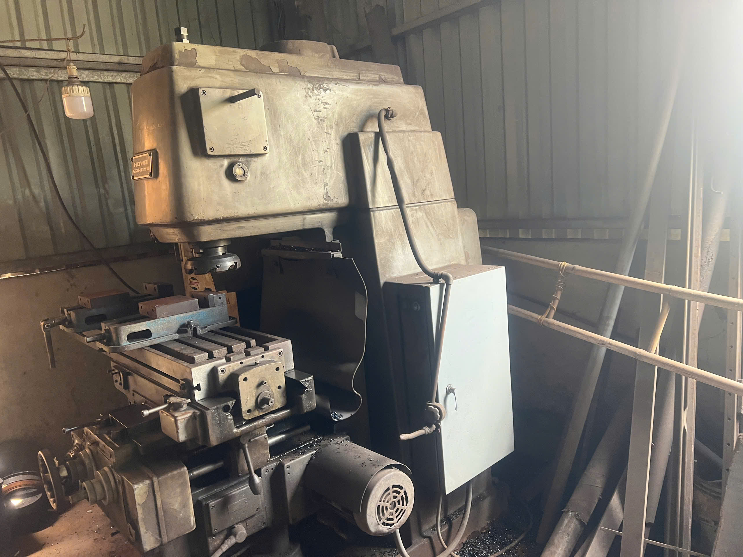Vertical milling machine 1.jpg